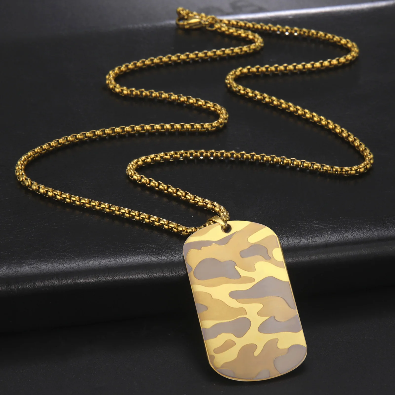 Kamuflaż ze stali nierdzewnej  – Mens Dog Tag Necklace recenzja i cena
